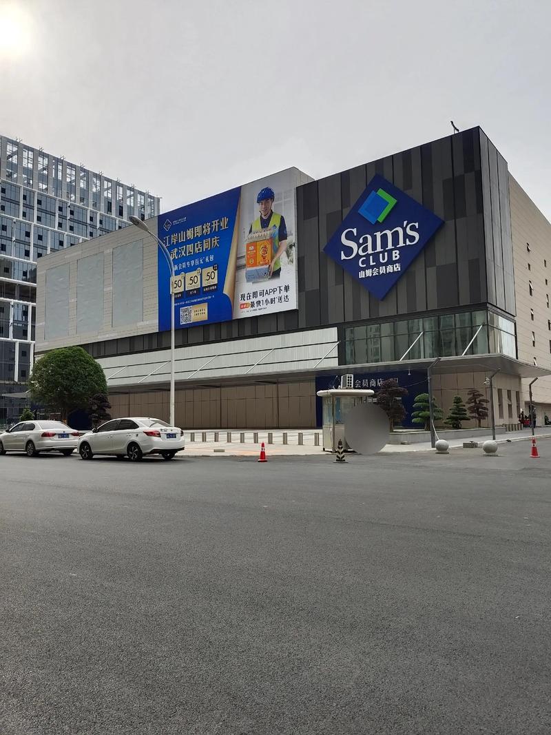 江岸区百货店新气象：购物体验全面提升